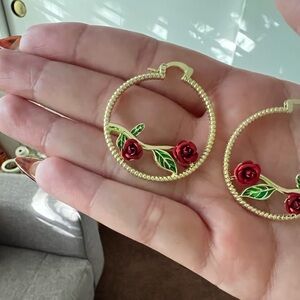 Gold-plated hoop earrings with red rose